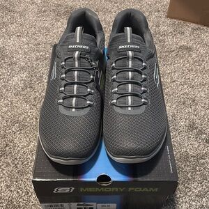 Men’s sketchers Summits